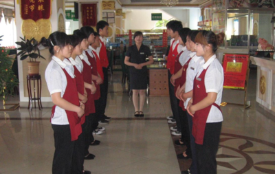 餐飲服務(wù)工作崗位職責與職業(yè)發(fā)展指南